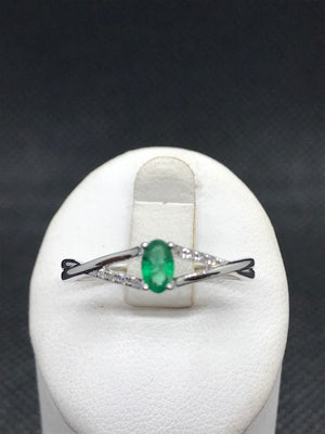 Bague Emeraude OR BLANC 750/1000 et Diamants